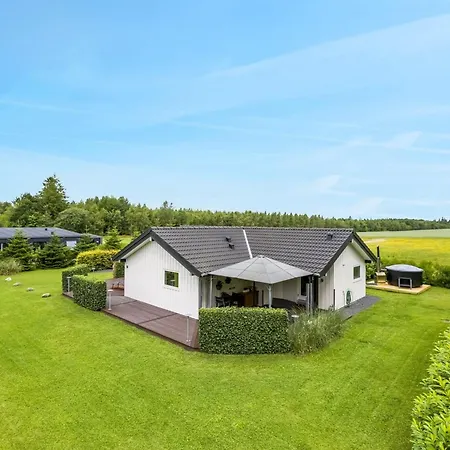 Naimi - 30km From The Sea By Interhome Nyaraló
